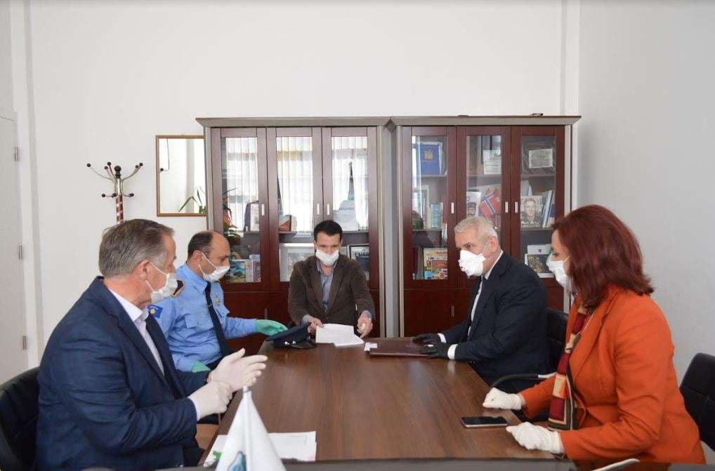 Sveçla e Rexhepi vizitojnë Malishevën - ka mungesë të furnizimeve