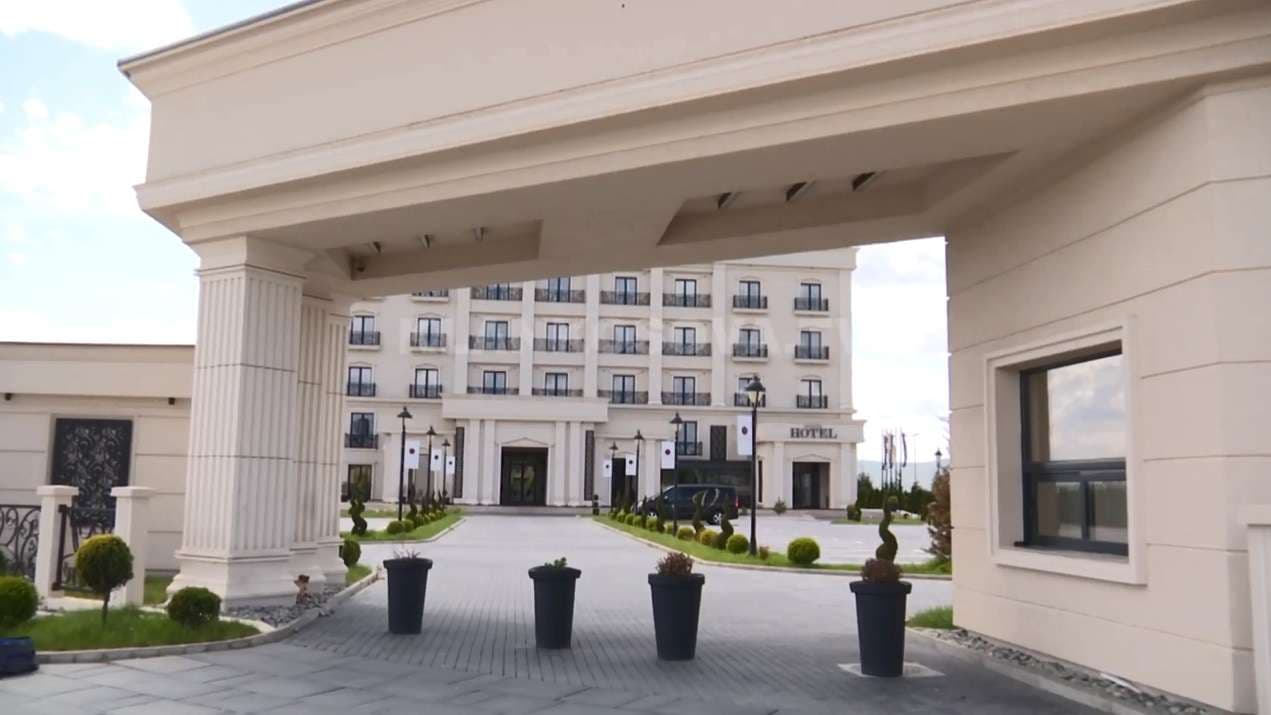 Hotelierët ankohen për ndalimin e ahengjeve (VIDEO)