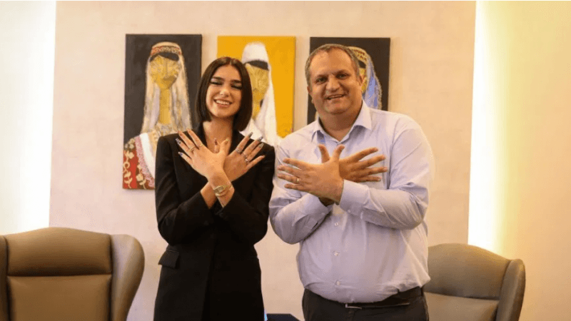 Nesër mbrëma Dua Lipa e interviston Shpend Ahmetin