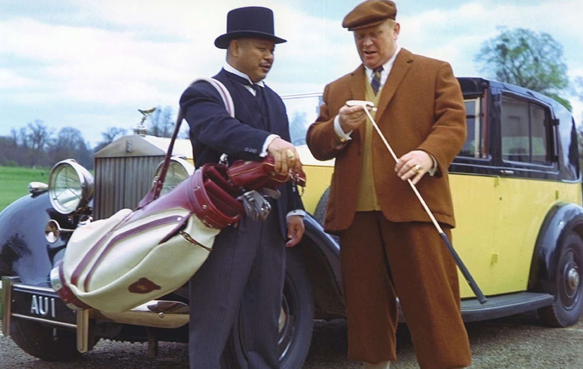 Kapela e James Bond vlerësohet 30 mijë funte në “Antiques Roadshow”