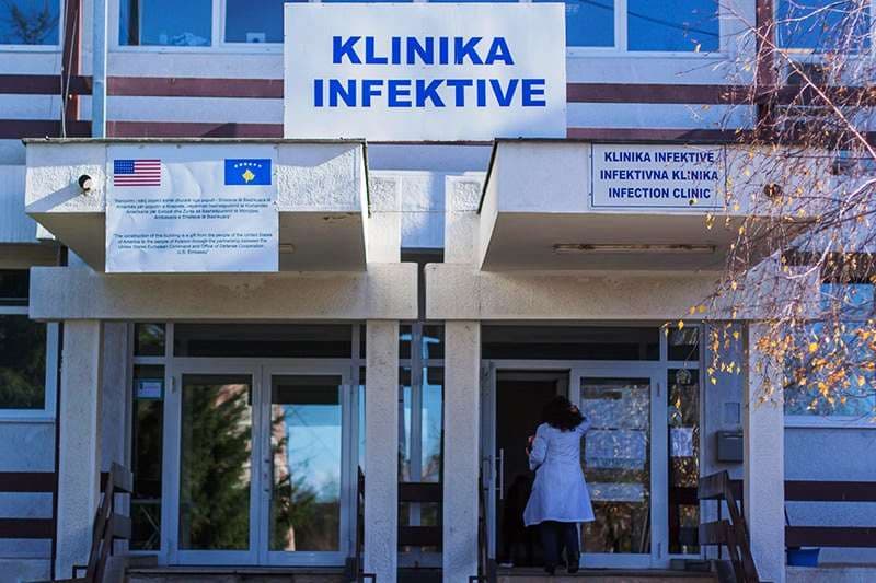 15 persona me koronavirus po trajtohen në Infektivë, dy janë në gjendje të rëndë
