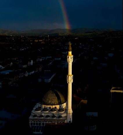 Fotografi e mrekullueshme e Xhamisë së Madhe në Kamenicë nga Arian Mavriqi