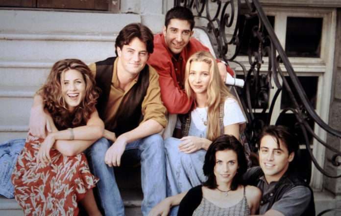 Lisa Kudrow iu përgjigjet kritikave për kastin krejt të bardhë të "Friends"