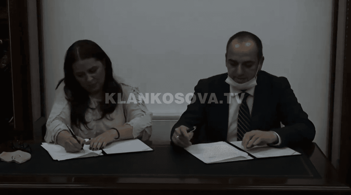 Ministria e Kulturës dhe Komuna e Prizrenit me memorandum bashkëpunimi (VIDEO)