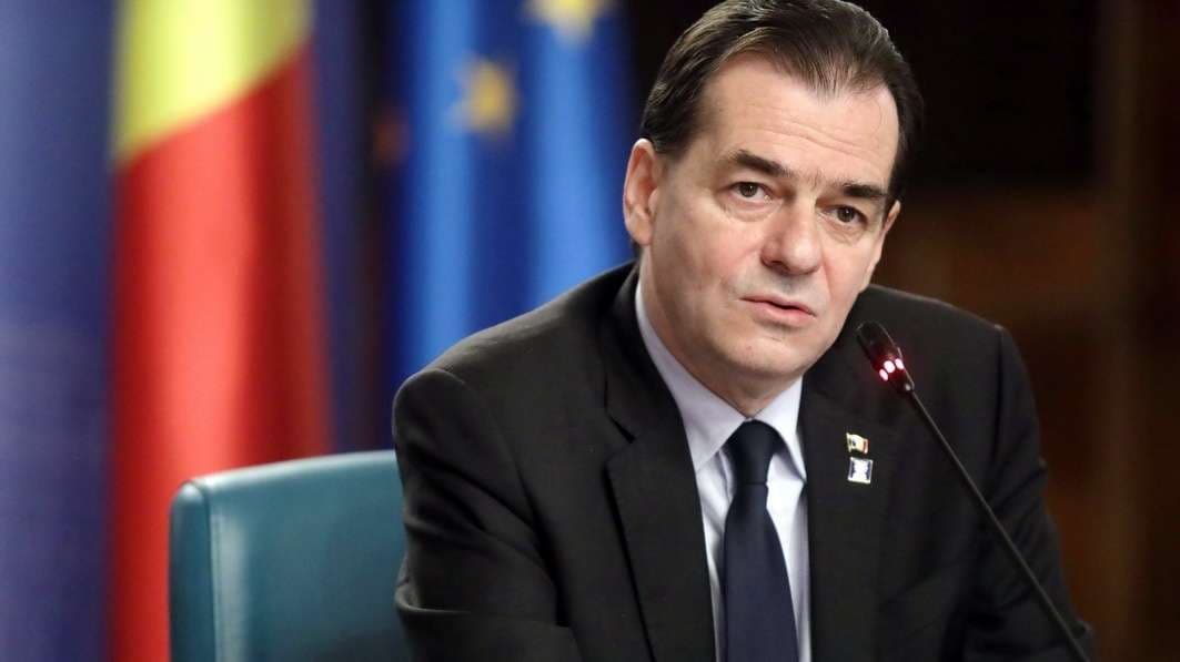 Gjobitet kryeministri rumun për mosrespektim të distancës sociale