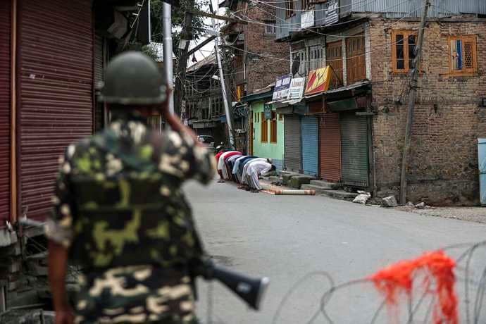 Shpërthimet i tronditin Kashmirin dhe Amritsarin indian, ndërsa konflikti në Pakistan përshkallëzohet