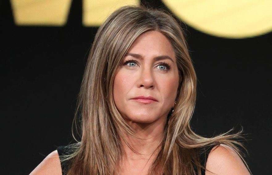 Jennifer Aniston u tregon adhuruesëve se si e kalon kohën gjatë pandemisë
