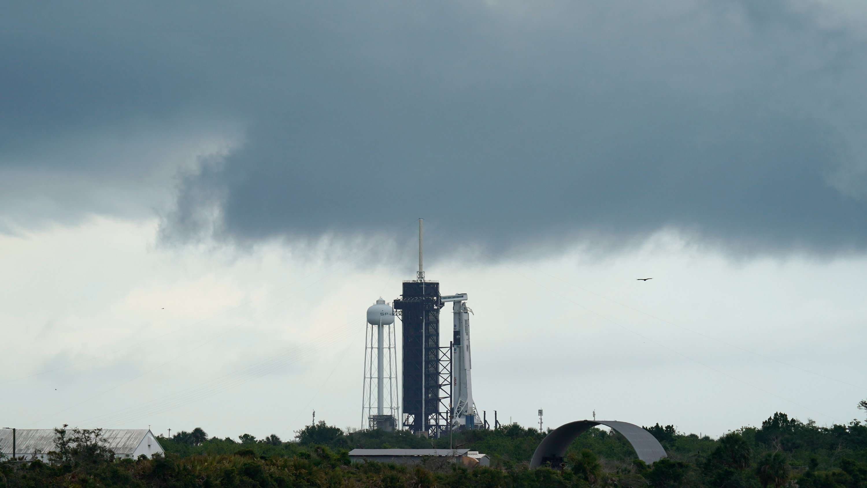 Fluturimi i Space X shtyhet për shkak të motit (VIDEO)