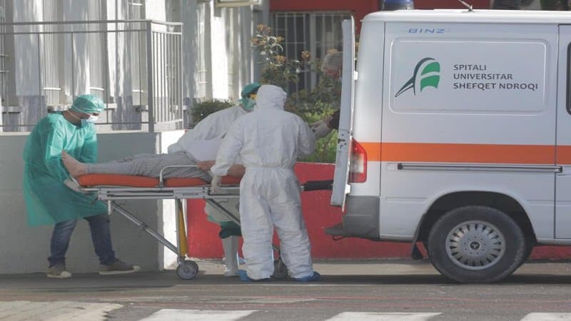 Shqipëri: 15 raste të reja, një 82 vjeçare rezultoi me covid pas vdekjes
