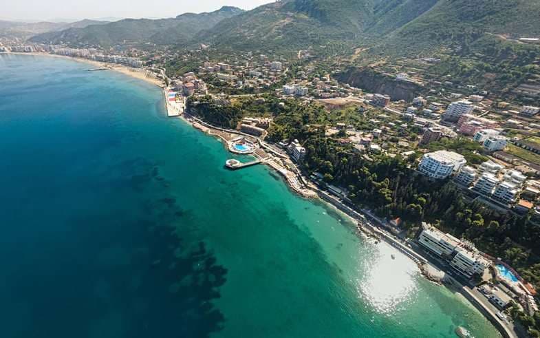 Pronarët e shtëpive të pushimit dhe hoteleve në Vlorë: ‘Do të ulim çmimet’