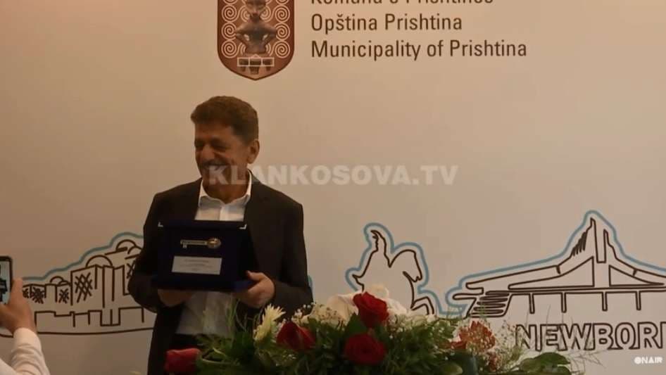 Sabri Fejzullahut i dhurohet çelësi i Prishtinës (VIDEO)
