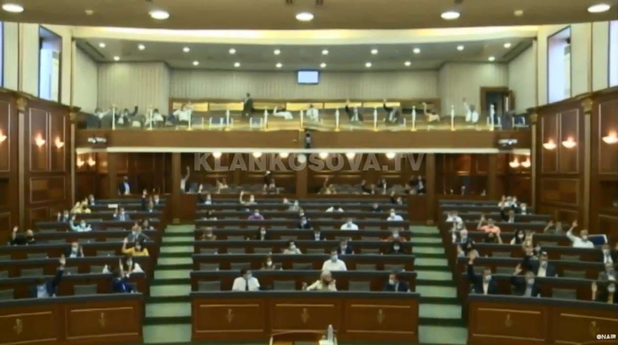 Kuvendi votoi të mos iu dhurohen maska qytetarëve (VIDEO)