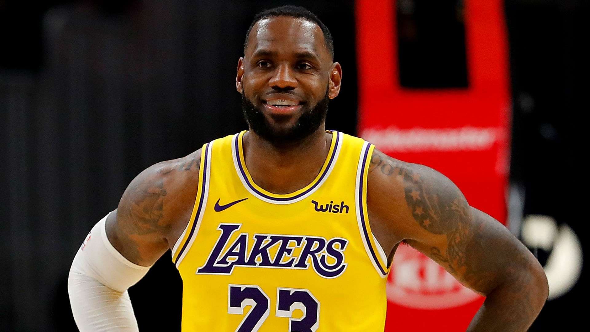 Një kartë me foton e LeBron James shitet për 1.8 milionë dollarë