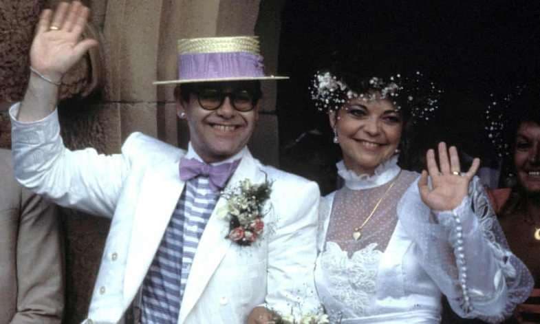 U fsheh dhe ndryshoi identitetin: Ish-gruaja padit Elton John