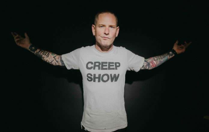 Corey Taylor njofton për albumin e parë solo, ndan dy këngë nga ai album