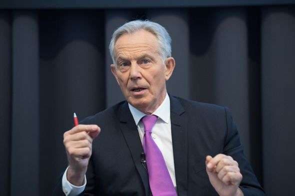 Tony Blair: Ne 'duhet të mësojmë të jetojmë me Covid-19'