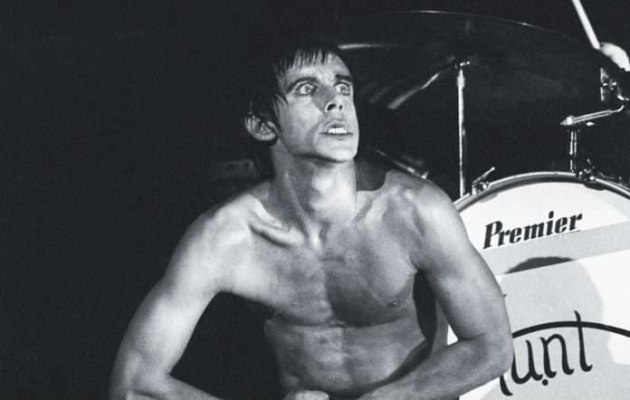 Iggy Pop i realizon videoklip këngës “The Passenger” pas 43 vjetësh