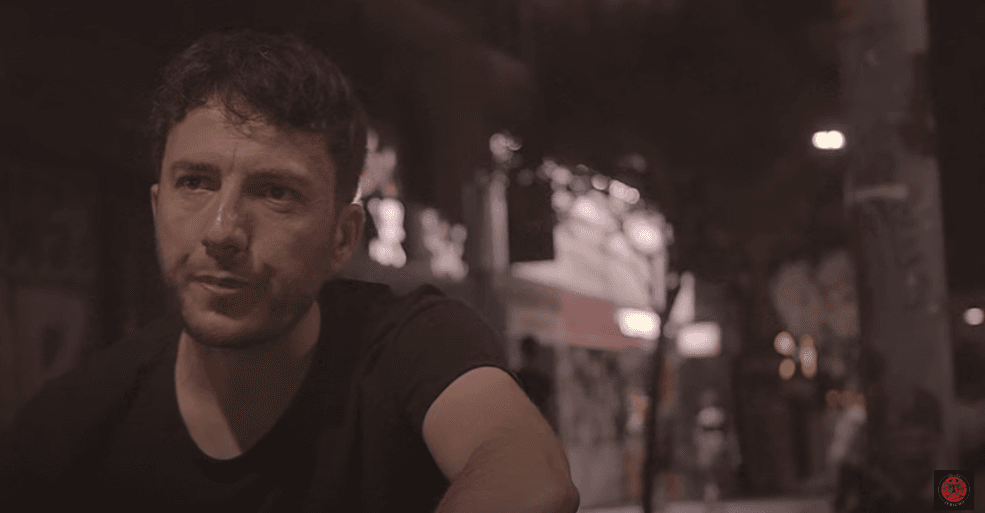 Petrit Çarkaxhiu sjell “Dul behari” (VIDEO)