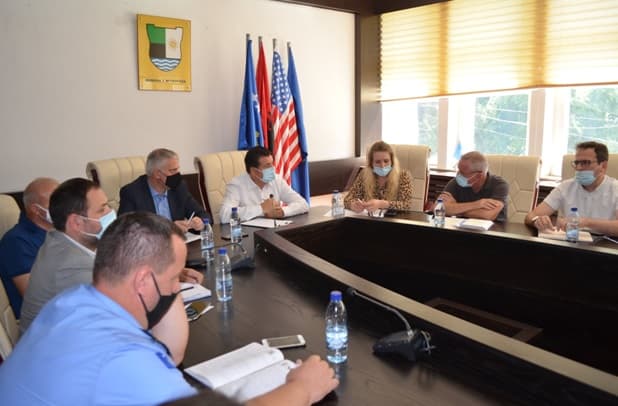 Agim Bahtiri mbyll shisha baret, paralajmëron gastronomët