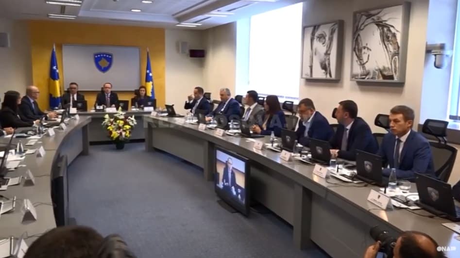 Cili politikan e ka veturën më të shtrenjtë? (VIDEO)
