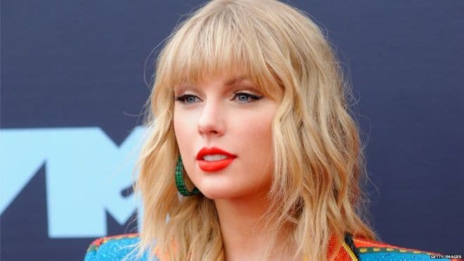 Taylor Swift ribën albumin "Red", i shton edhe 11 këngë tjera