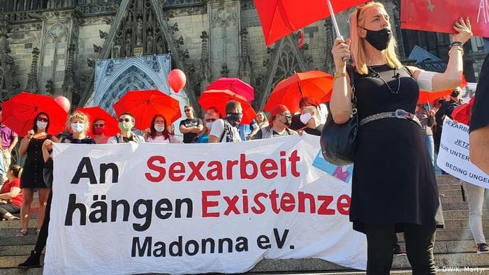 Prostitutat në Gjermani në rrugë kërkojnë rifillimin e punës të ndalur nga koronavirusi