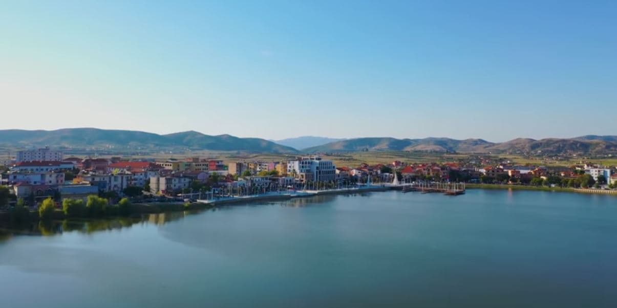 Njihuni me Belshin, senzacionin turistik në Shqipëri (VIDEO)