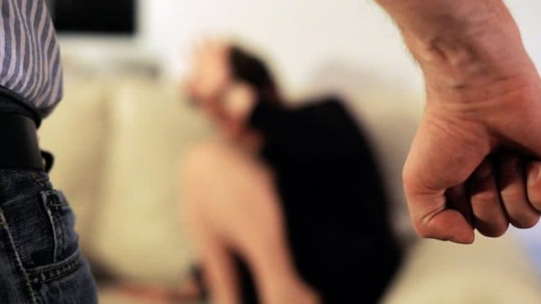 Prishtinë: Një grua rrahet nga bashkëshorti dhe nëna e saj