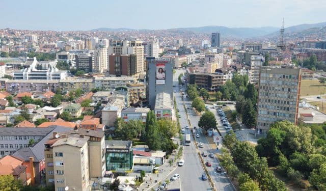 Prishtinë, sot bëhet inaugurimi i veprës “Trëndafili i Bardhë” i Sislej Xhafës (VIDEO)