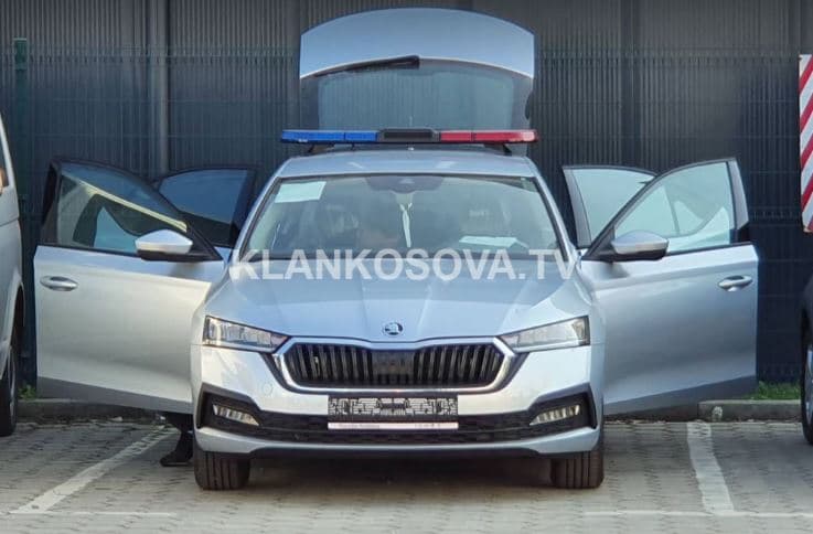 Policia e Kosovës parakalon me vetura të reja (VIDEO)