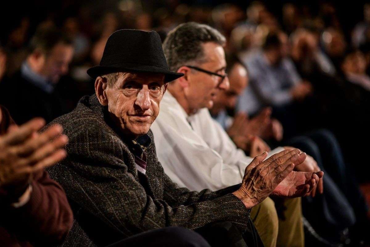 Teatri i Qytetit në Vushtrri do të quhet "Adem Mikullovci"