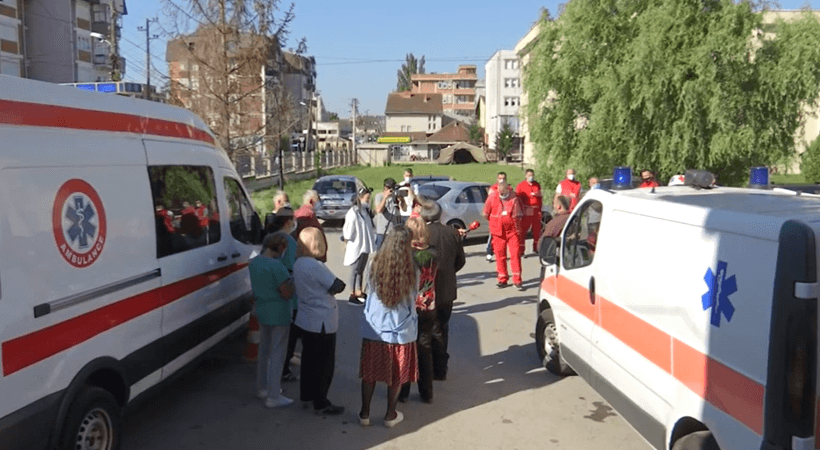 Protestojnë punonjësit e QKMF-së në Podujevë, nuk morën shtesën prej 300 eurove (VIDEO)