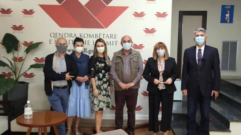 Për herë të parë Shqipëria do të ketë Poetin Laureat