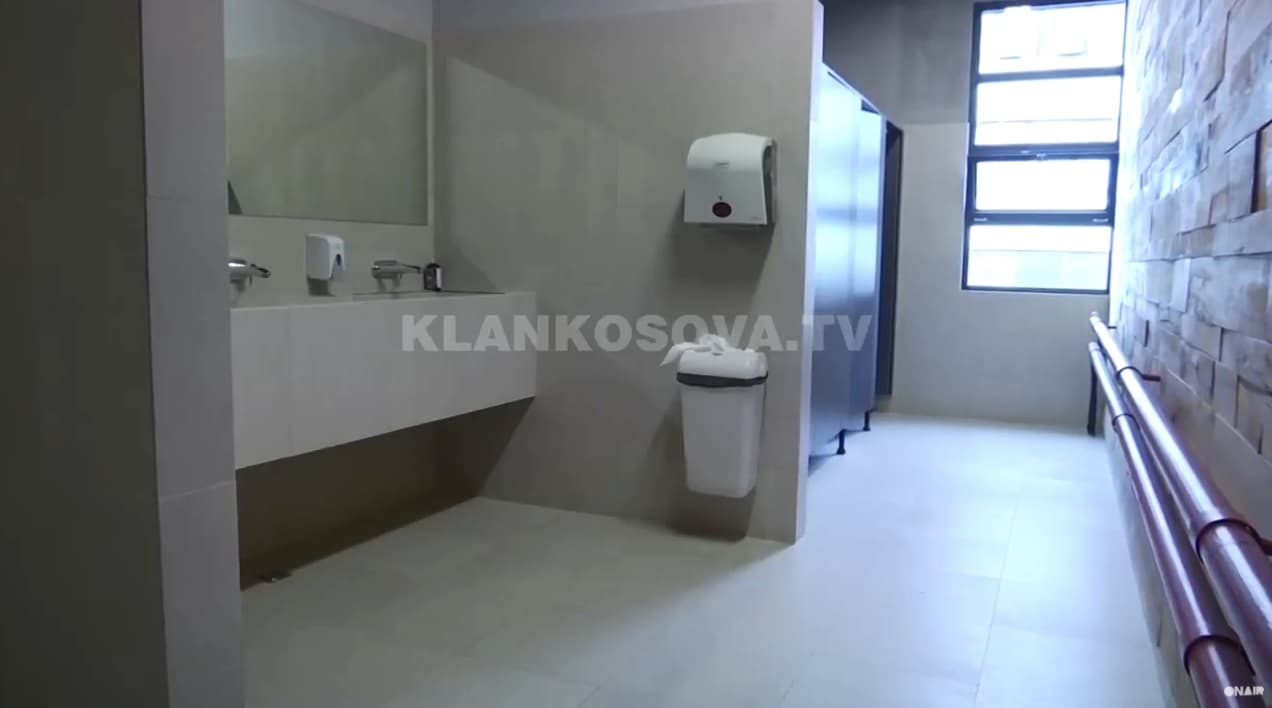 Prokurori e kërkon votën në tualet (VIDEO)