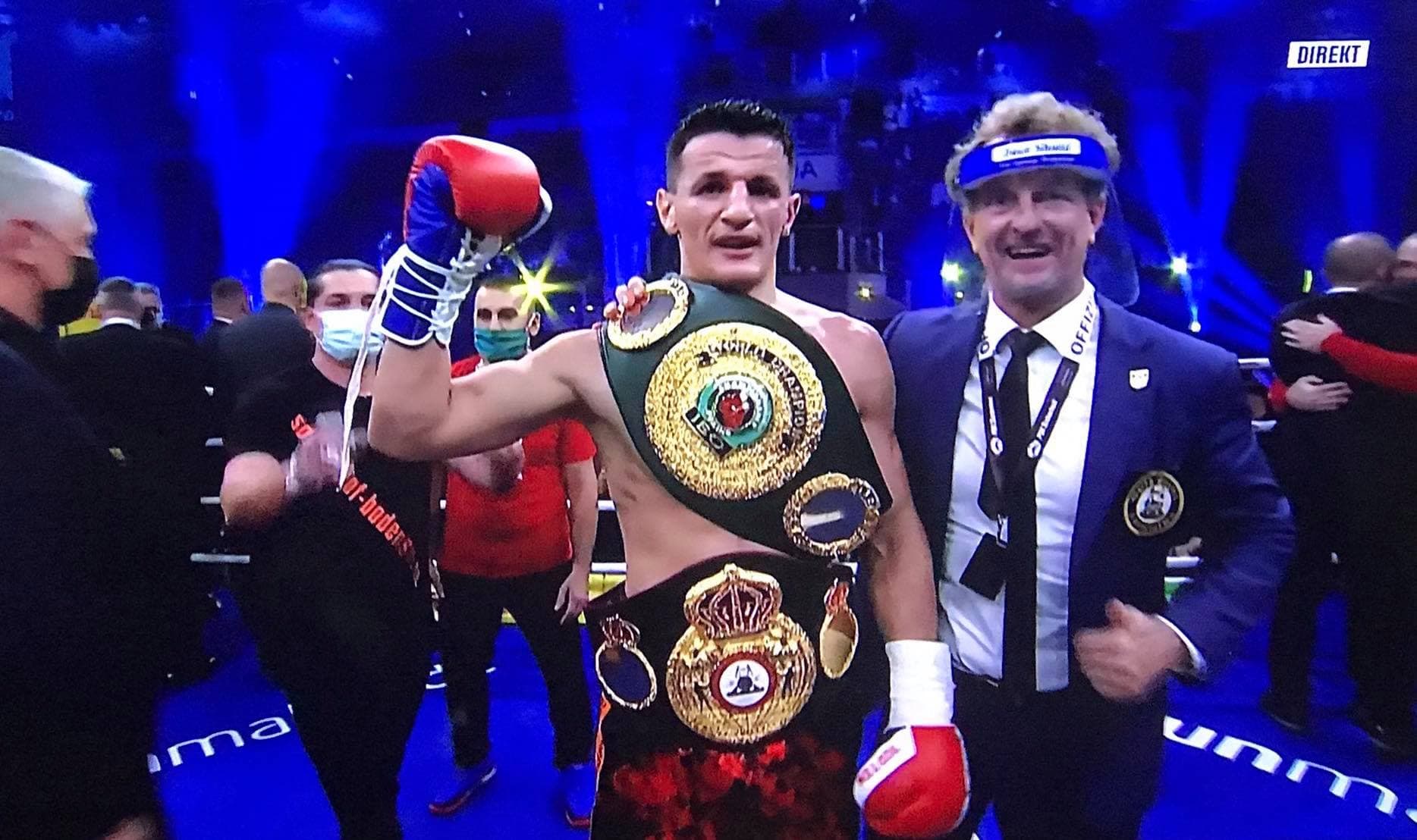 Kampioni Haxhi Krasniqi tashmë mbanë brezat e IBO dhe WBA