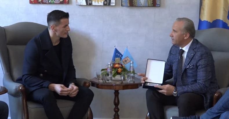 Haxhi Krasniqi nderohet me mirënjohje nga Komuna e Prishtinës
