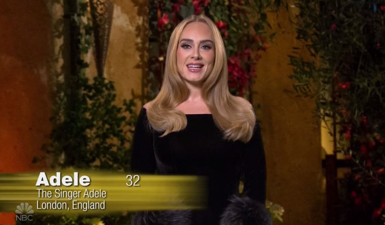 Adele shfaqet në skenë, këndon këngët "Hello" dhe "Someone like you" (VIDEO)