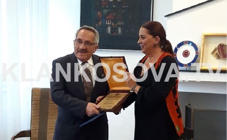 Ekrem Kryeziu dhe Samir Karahoda shpërblehen me çmime nga Ministria e Kulturës