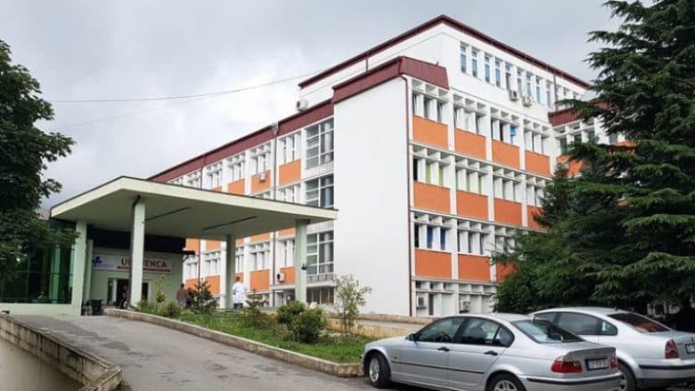 12 pacientë me COVID-19 po trajtohen në spitalin e Pejës, një pacient në gjendje më të rëndë