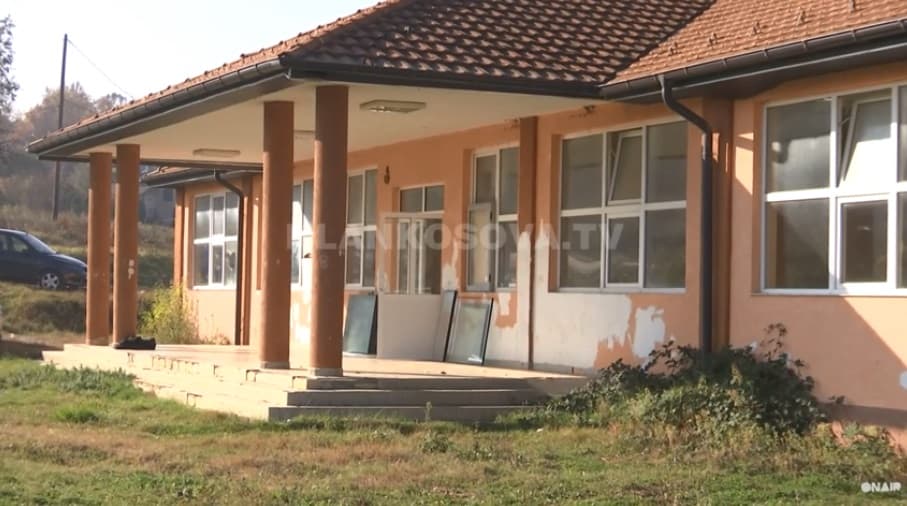 Ferizaj, shkolla shndërrohet në qendër trajtimi për personat me COVID-19 (VIDEO)