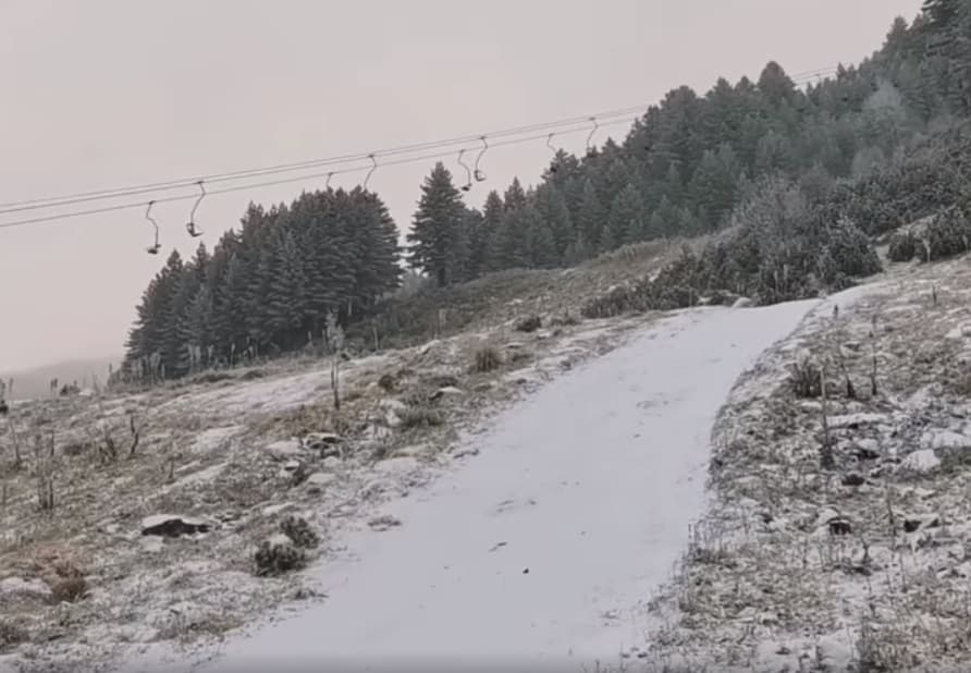 Bora zbardh Brezovicën (VIDEO)