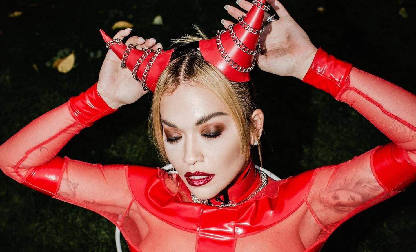 Rita Ora “djallëzohet” për Halloween (FOTO)