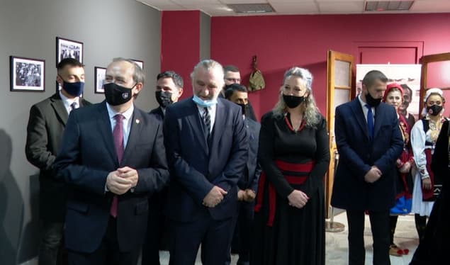 Hapet ekspozita “Rrëfime Biografike” kushtuar Anton Çettës