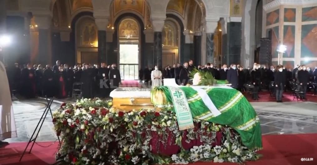 Vdekja e klerikëve ortodoksë, mundësi reflektimi e Kishës karshi Kosovës (VIDEO)