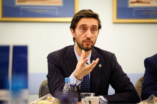 Ismaili (PDK): Qeveria Hoti po rrezikon që Kosova ta fillojë vaksinimin e fundit në Evropë