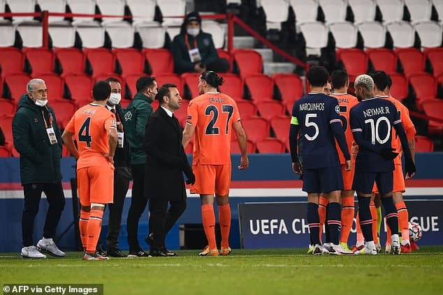 Ndërpritet ndeshja PSG-Basaksehir, për shkak të fyerjeve raciste (VIDEO)