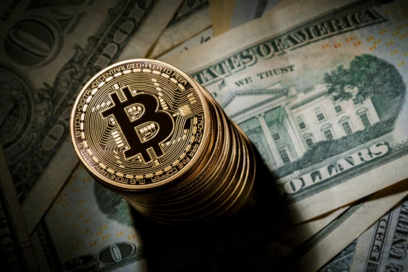 Bitcoin mbi nivelin 20.000 dollarë, për herë të parë në histori