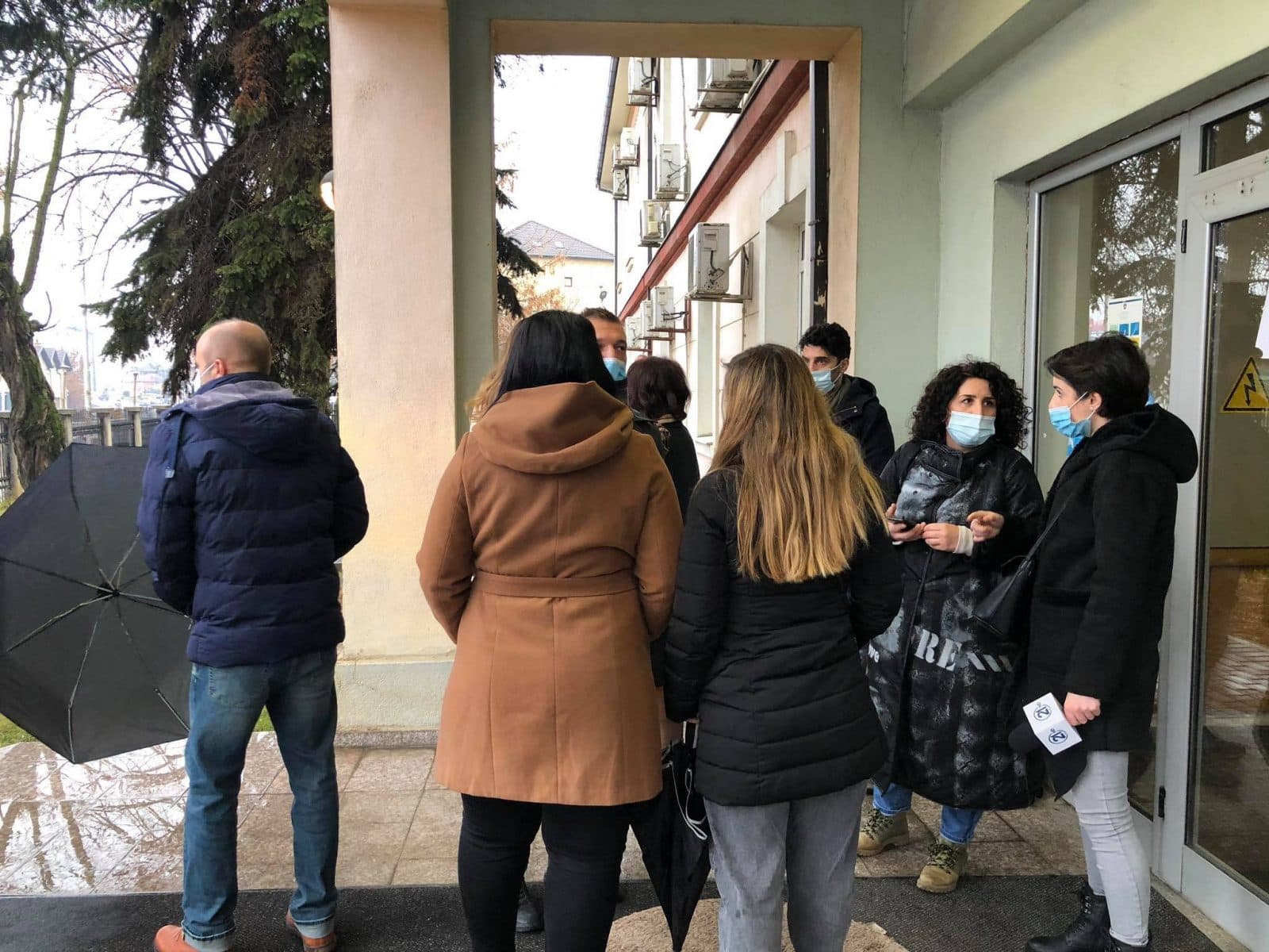 Specializantët përmes protestës kërkojnë ekzekutimin e shtesave