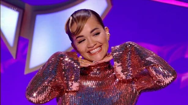 Rita Ora pjesë e jurisë së emisionit të njohur në Britani, "The Masked Singer"