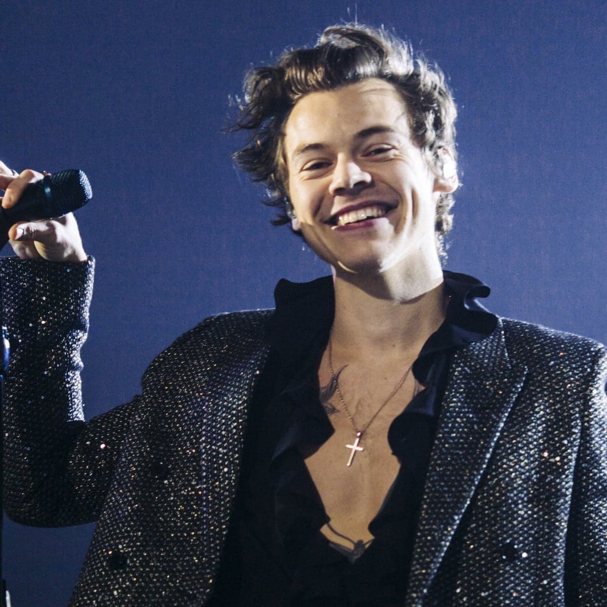 Harry Styles sërish në lidhje me një grua më të moshuar